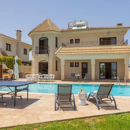 Sunnyvillas: 4br Seafront Villa*private Pool*bw44 Protaras